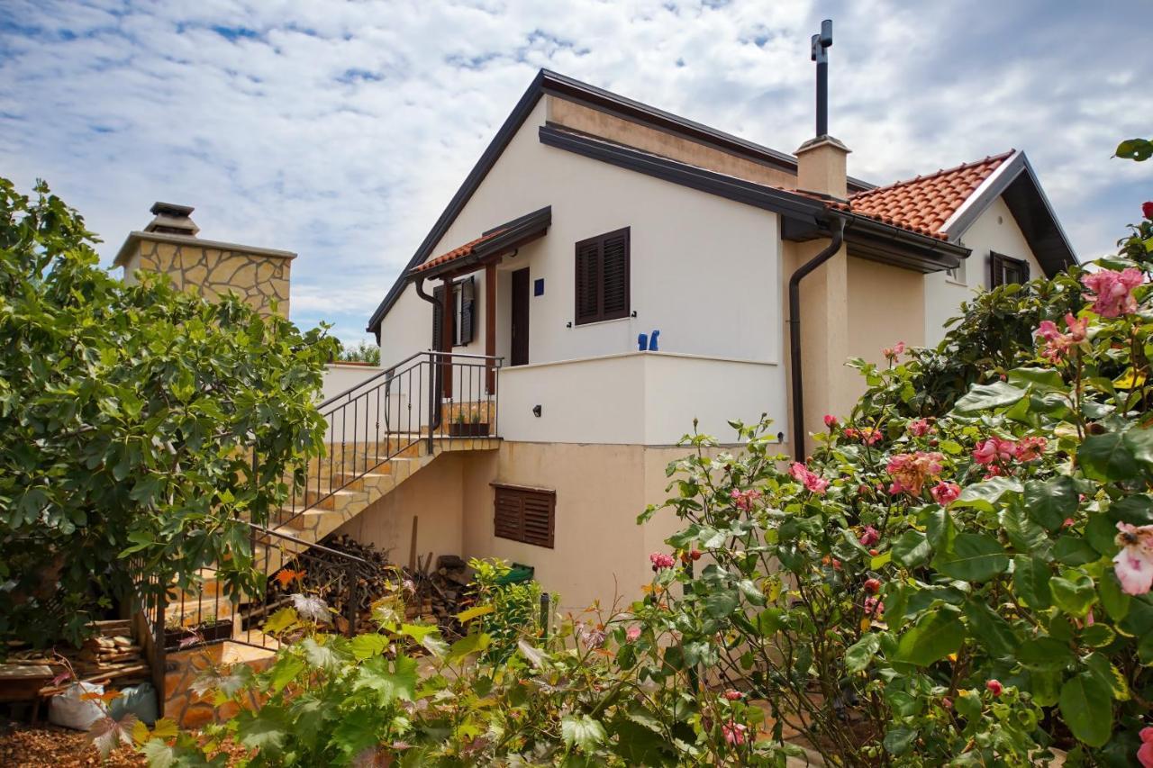 Kaprije Apartmani Tina I Ena Exterior photo